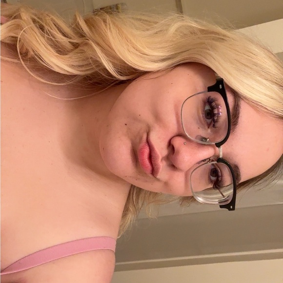 Meet your Posher, Madi - Picture 5 of 7